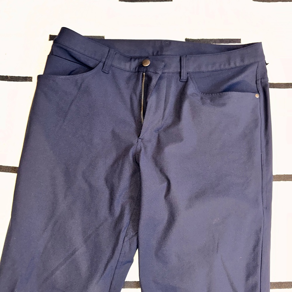 Lululemon ABC classic fit pants 32 waist, 34 Length. True navy color. EUC.